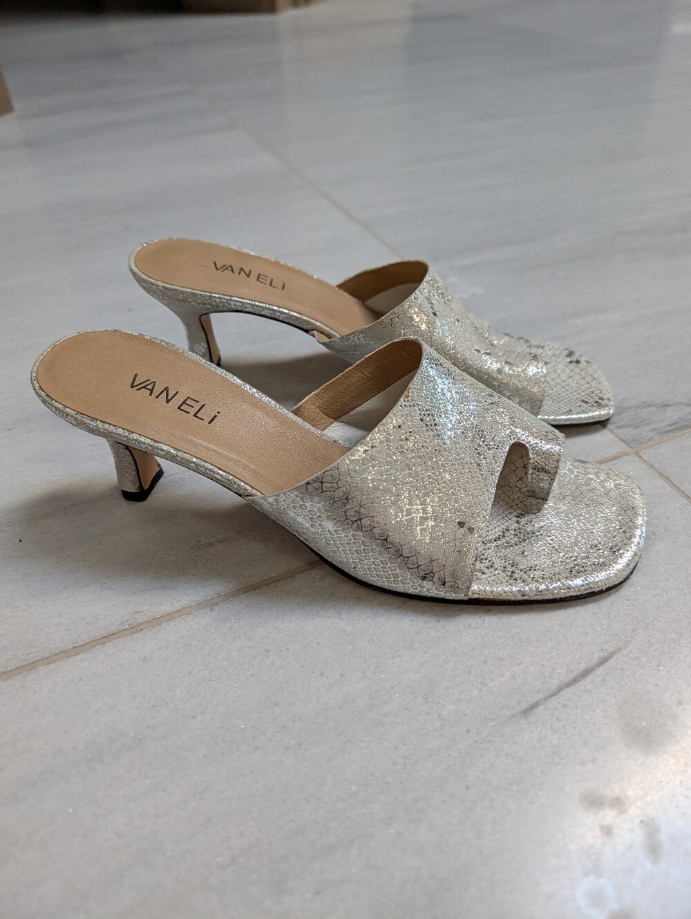VAN ELI vaneli leather silver snakeskin look toe loop heels 8